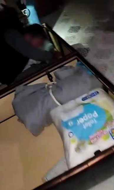 Kars’ta 17 yıl hapis cezalı firari suç makinesi, baza altında yakalandı
