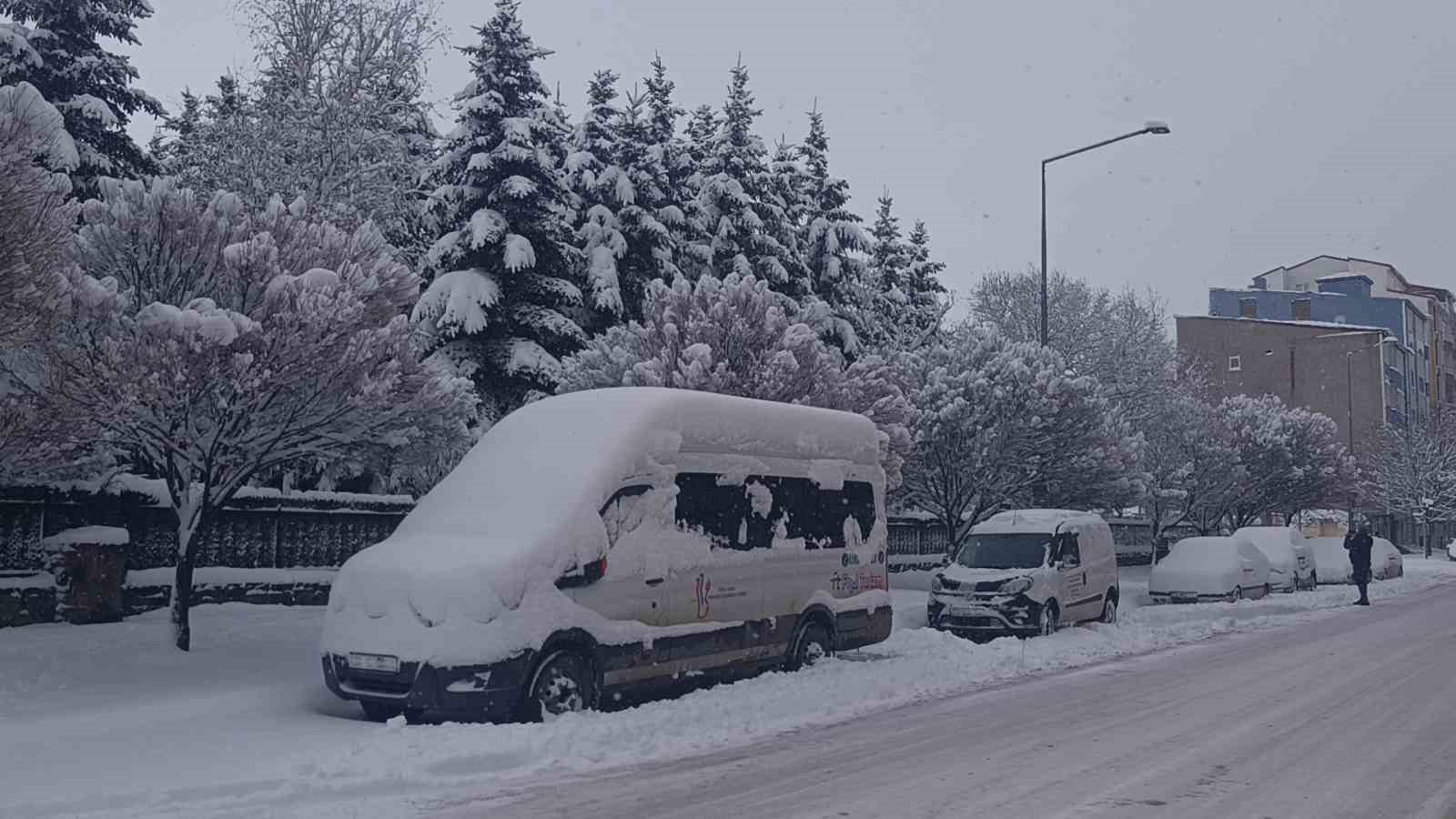Kars’ta 212 köy yolu ulaşıma kapandı
