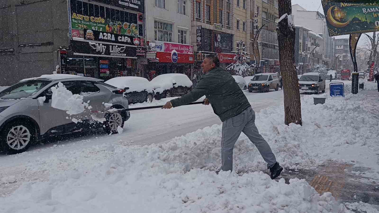 Kars’ta 212 köy yolu ulaşıma kapandı
