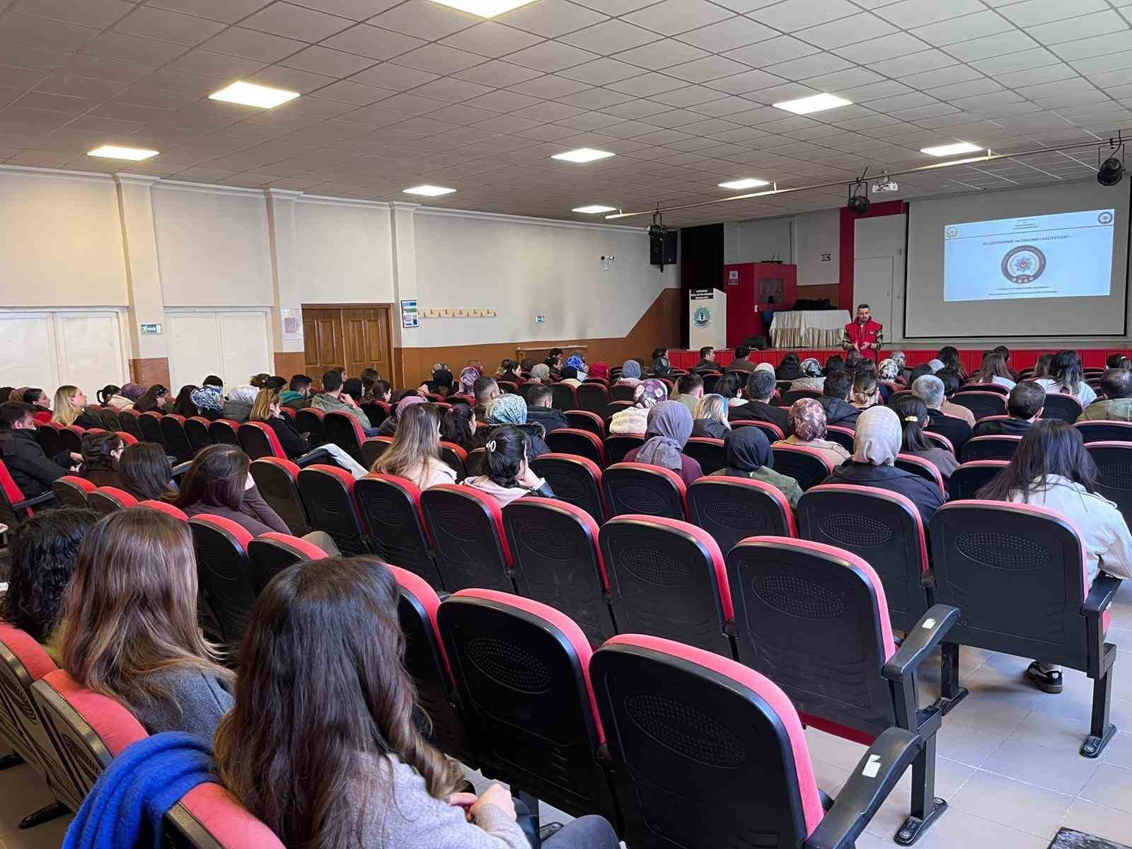 Kars’ta 442 öğretmene terörle mücadele farkındalık eğitimi
