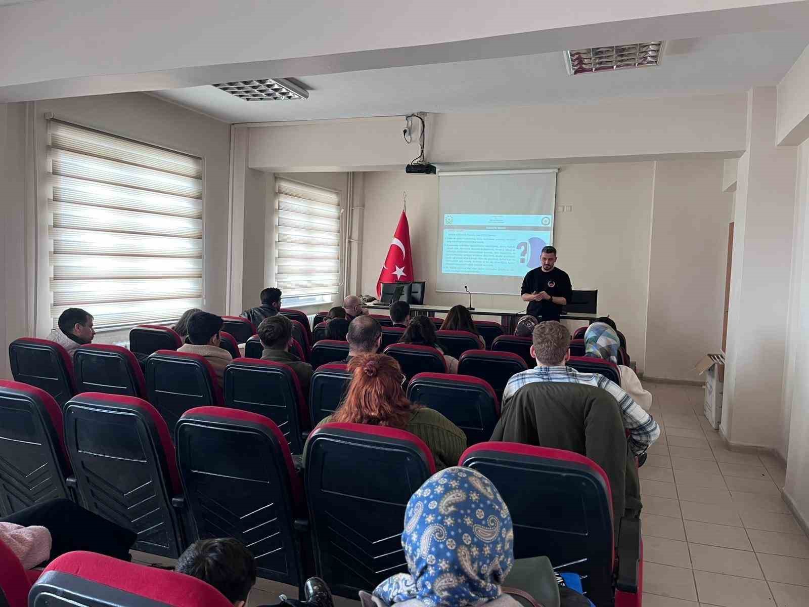 Kars’ta 442 öğretmene terörle mücadele farkındalık eğitimi
