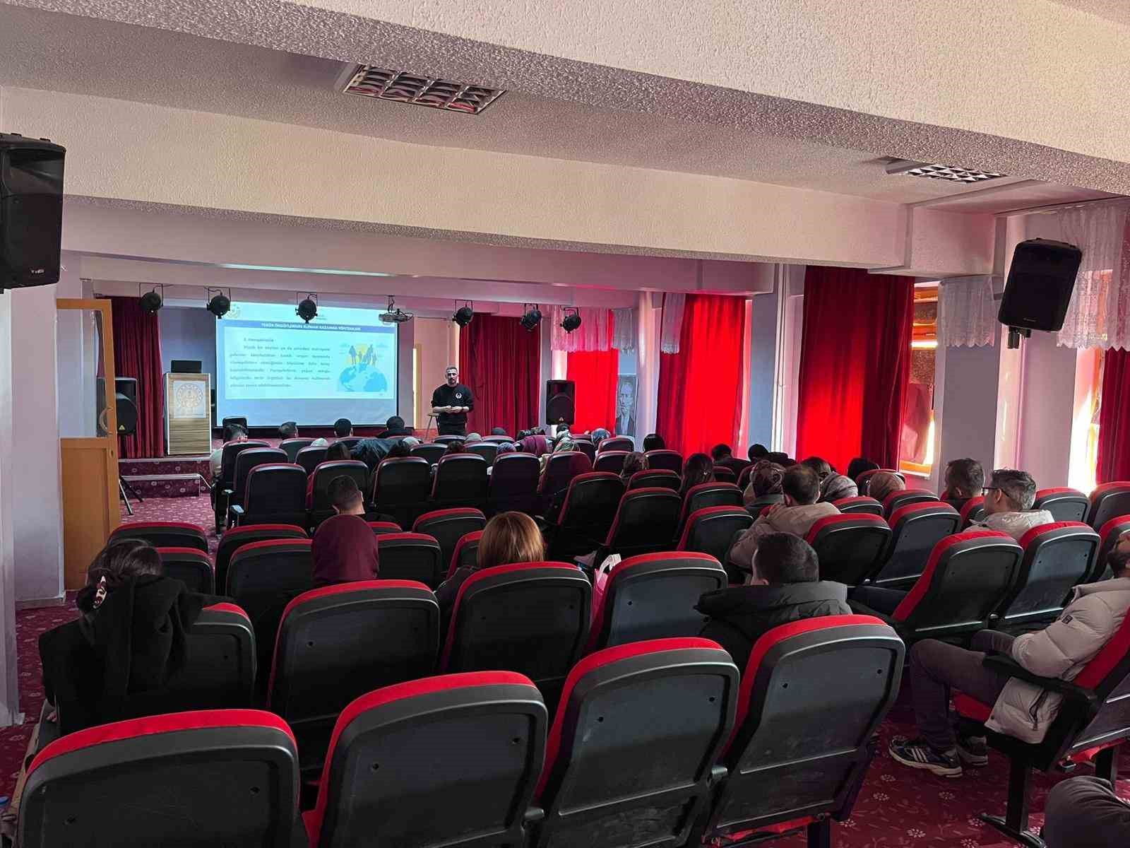 Kars’ta 442 öğretmene terörle mücadele farkındalık eğitimi
