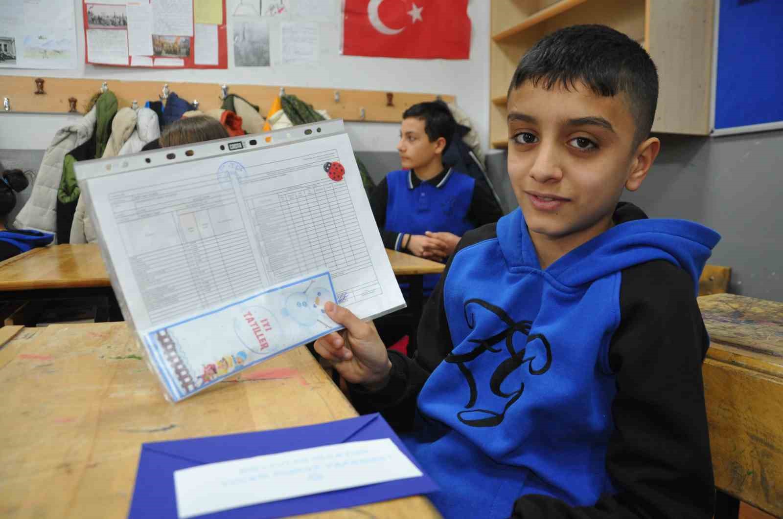 Kars’ta 56 bin 651 öğrenci karne sevinci yaşadı
