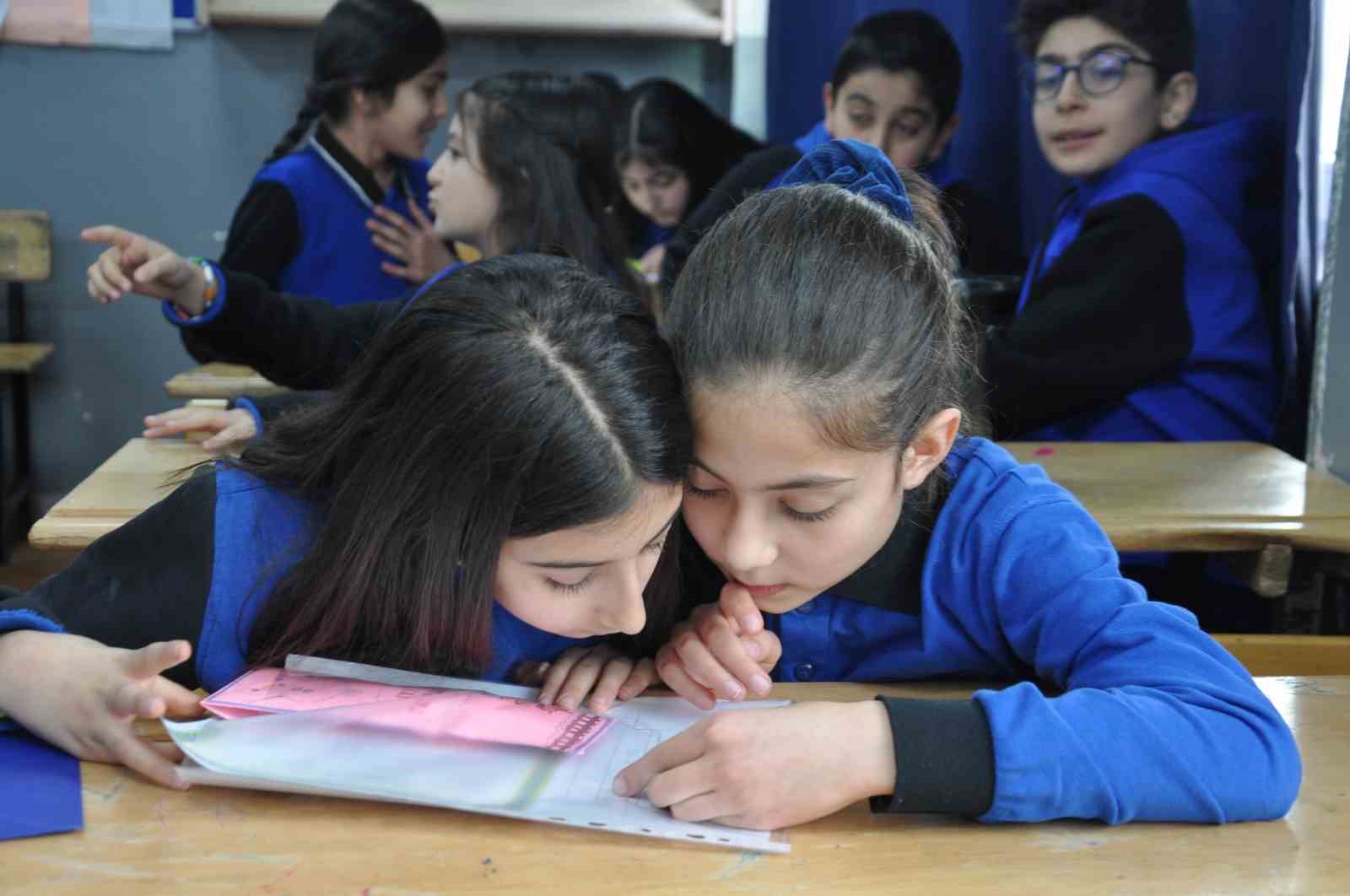 Kars’ta 56 bin 651 öğrenci karne sevinci yaşadı
