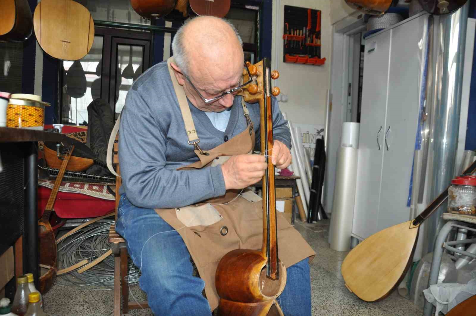 Kars’ta 73 yaşındaki usta, kaybolan "tar" geleneği için çırak arıyor

