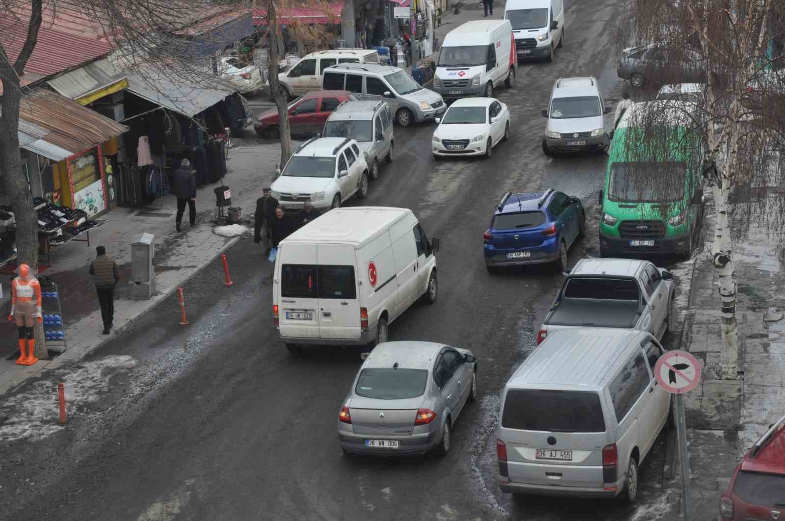 Kars’ta araç sayısı 54 bin 967’ye ulaştı, trafikte yoğunluk arttı
