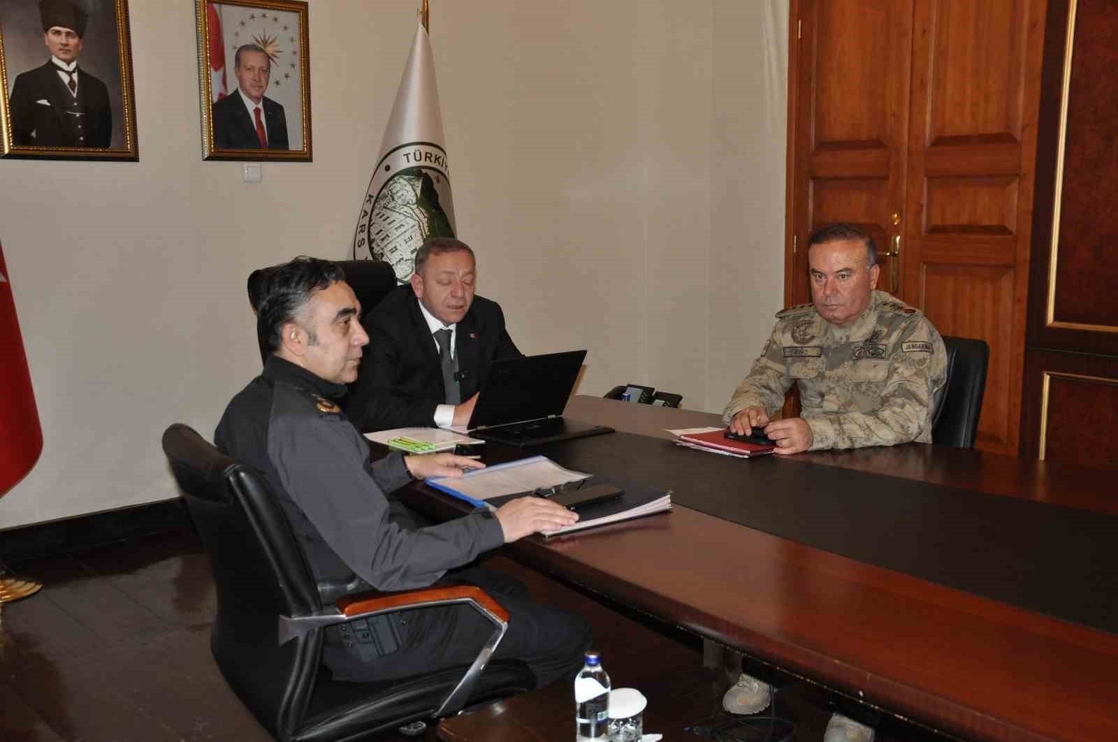 Kars’ta Aralık ayı asayiş ve güvenlik toplantısı yapıldı
Kars’ta Aralık ayı asayiş ve güvenlik toplantısı yapıldı