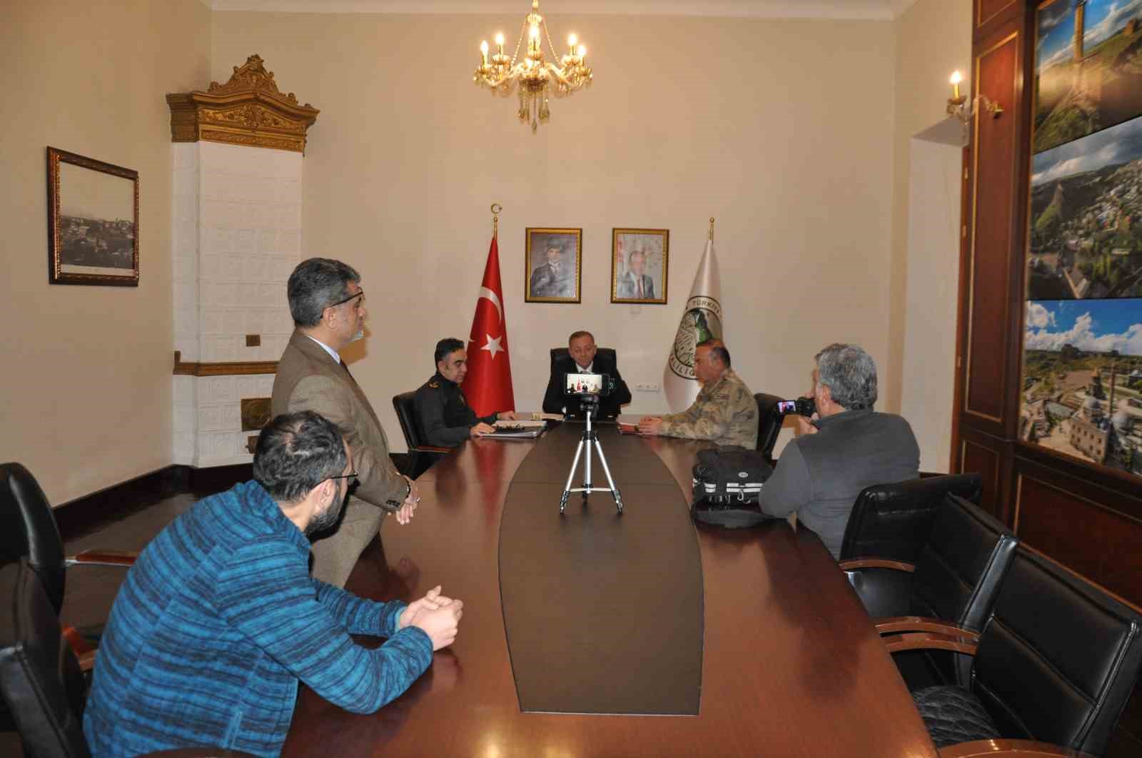 Kars’ta Aralık ayı asayiş ve güvenlik toplantısı yapıldı
Kars’ta Aralık ayı asayiş ve güvenlik toplantısı yapıldı