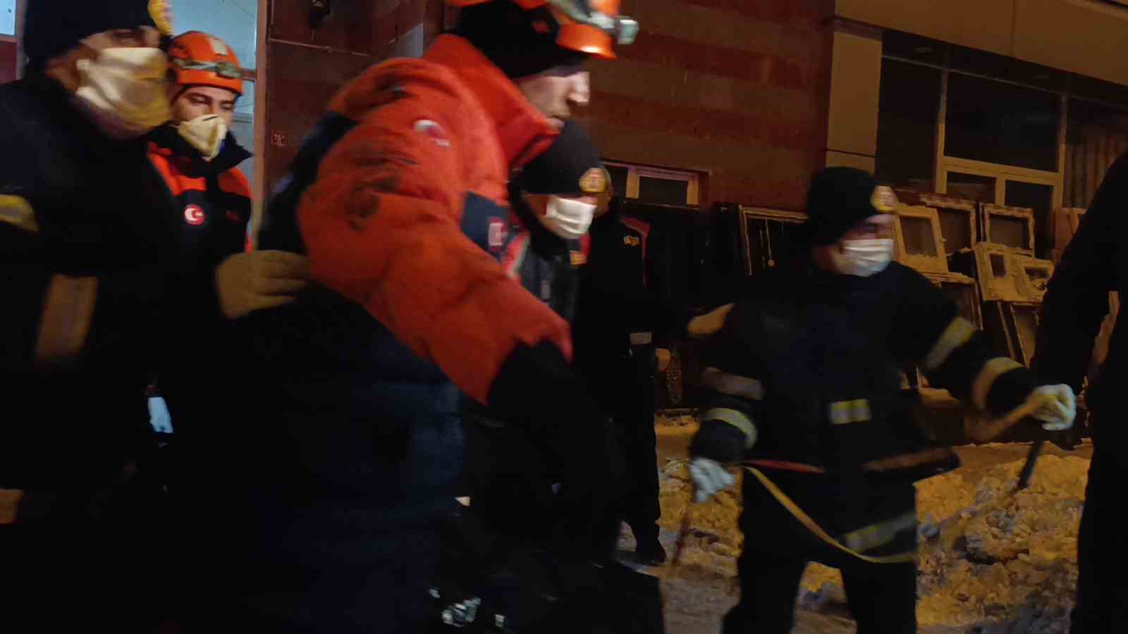 Kars’ta asansör boşluğuna düşen bir kişi hayatını kaybetti
