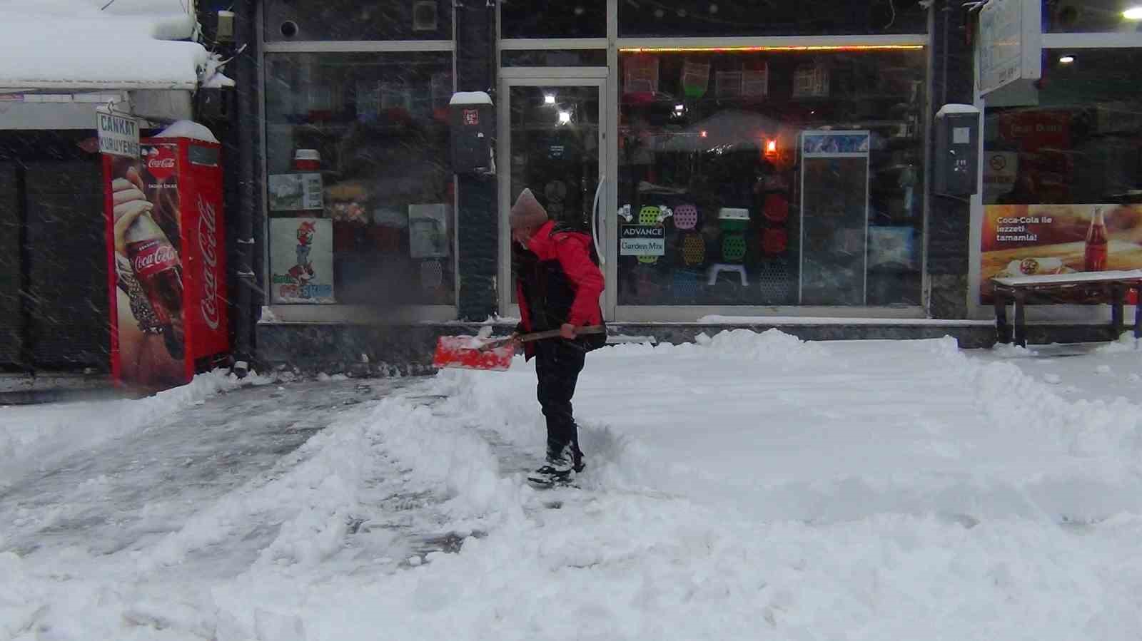 Kars’ta eğitime kar engeli: 40 santimetre kar yağdı!
