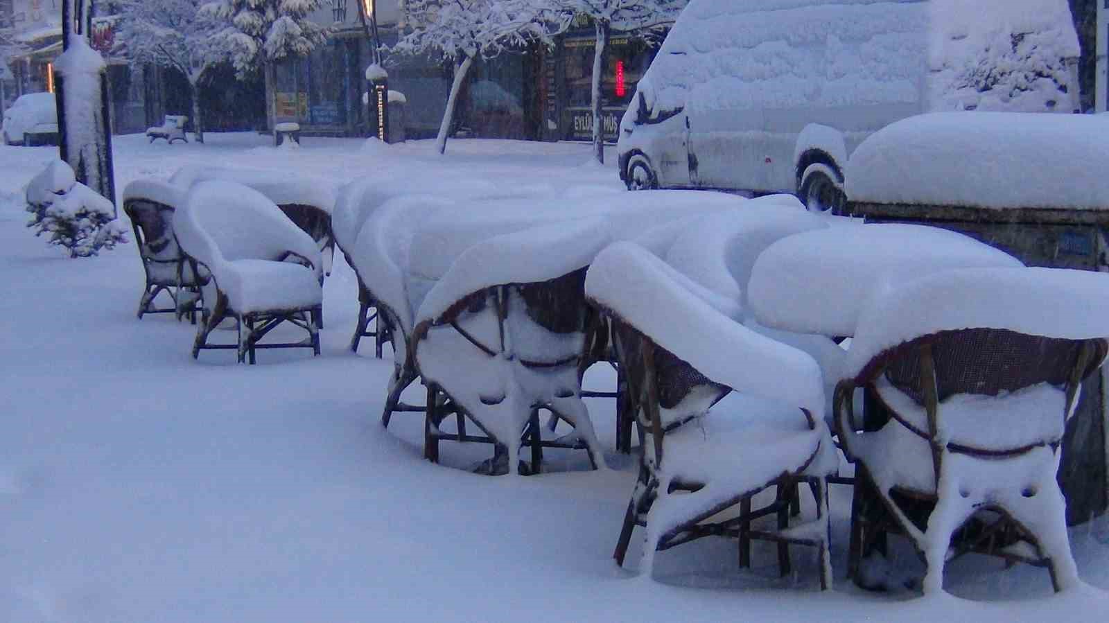 Kars’ta eğitime kar engeli: 40 santimetre kar yağdı!
