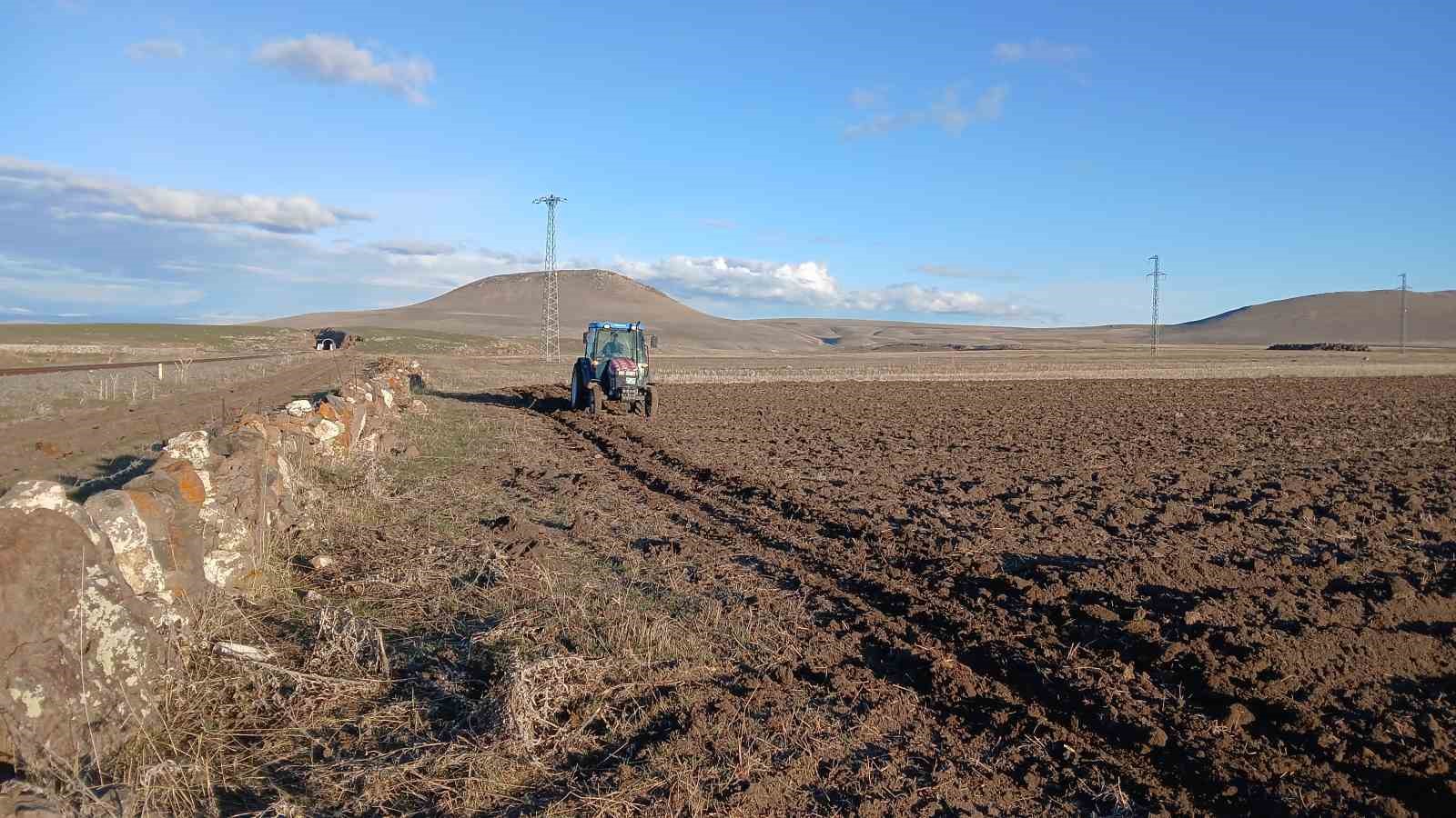 Kars’ta ekin sezonu başladı: Çiftçiler tarlaya indi
