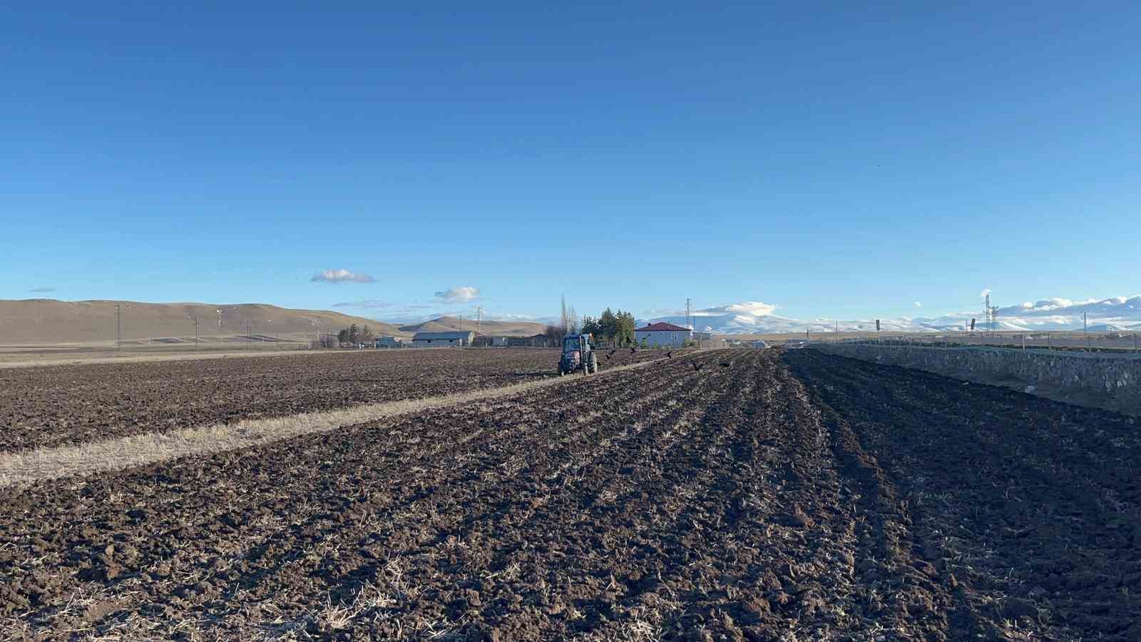 Kars’ta ekin sezonu başladı: Çiftçiler tarlaya indi
