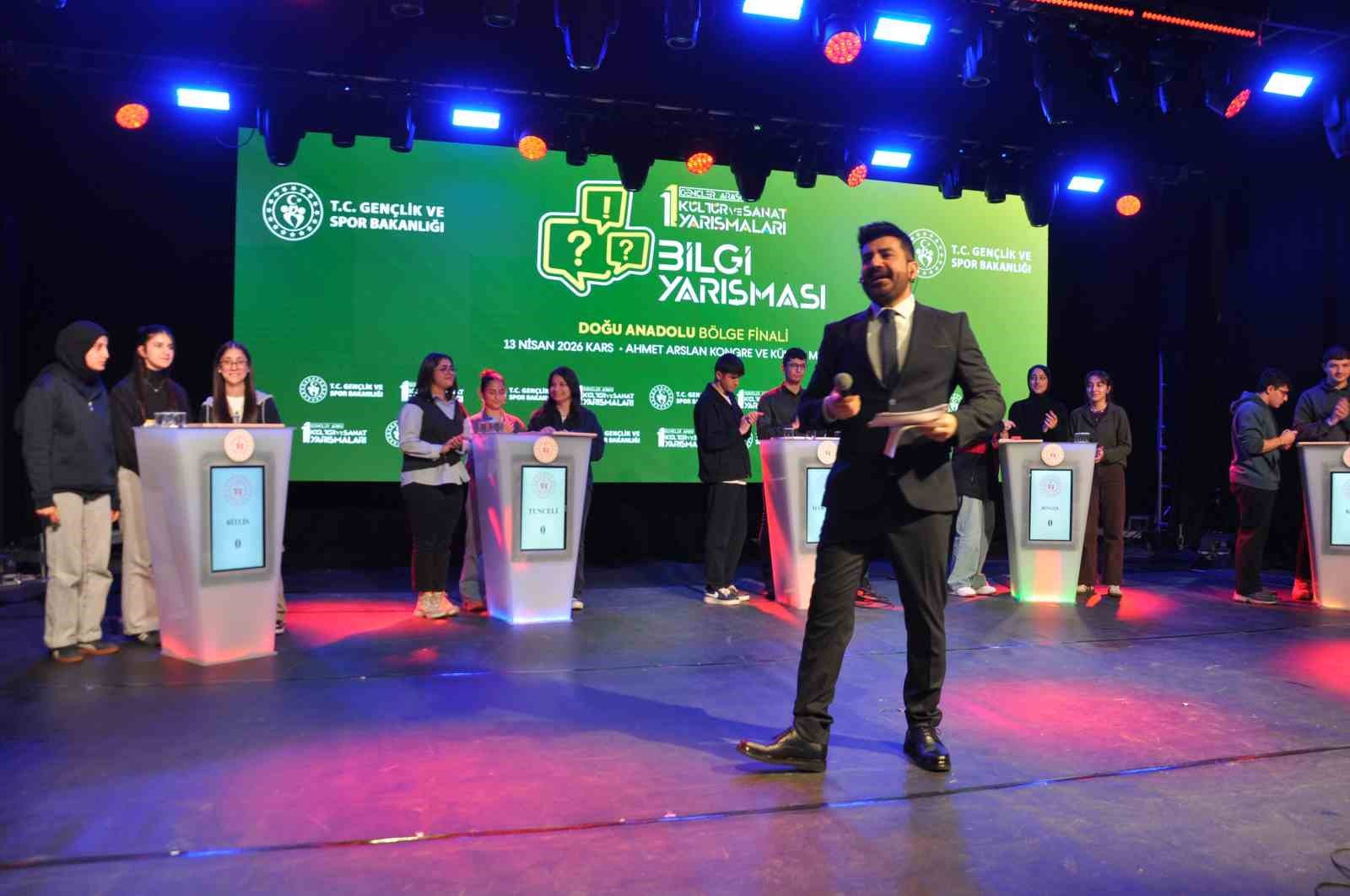 Kars’ta genç yetenekler sahne aldı: Bölge finalinde kültür ve sanat rüzgarı
