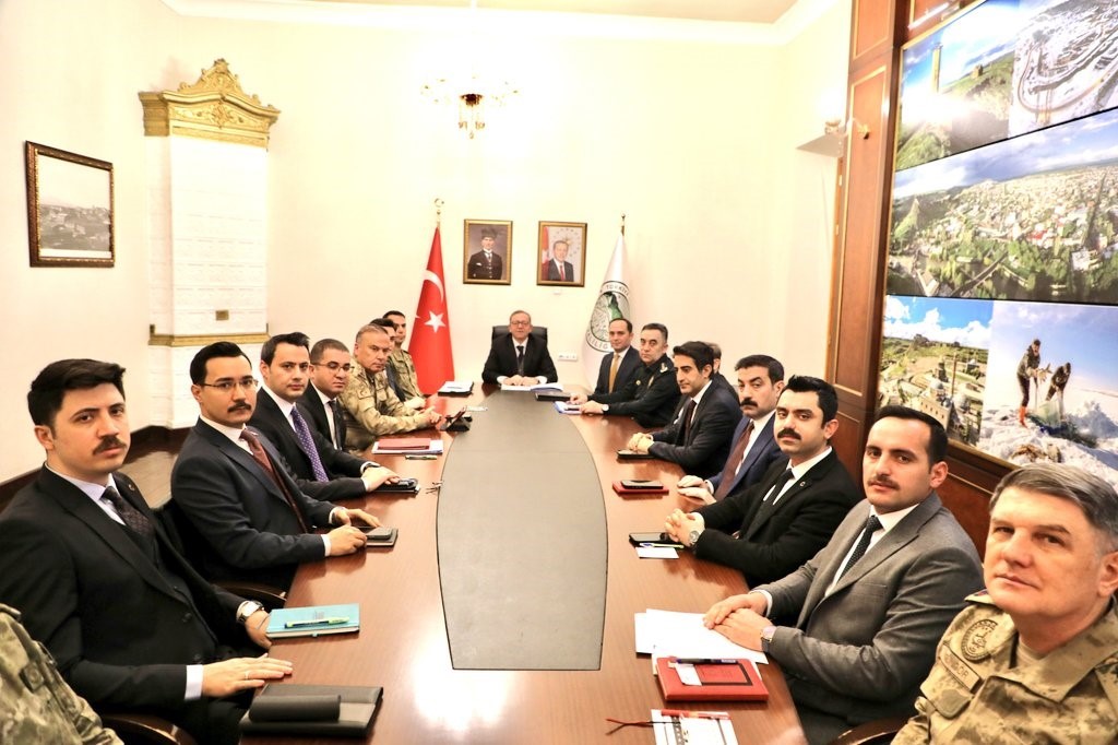 Kars’ta il güvenlik ve asayiş koordinasyon toplantısı yapıldı
Kars’ta il güvenlik ve asayiş koordinasyon toplantısı yapıldı
