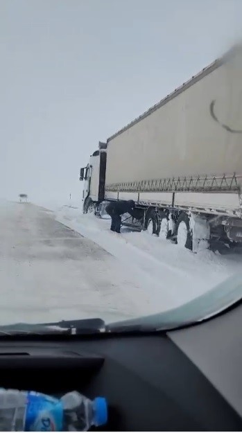 Kars’ta kar, kazaları beraberinde getirdi
