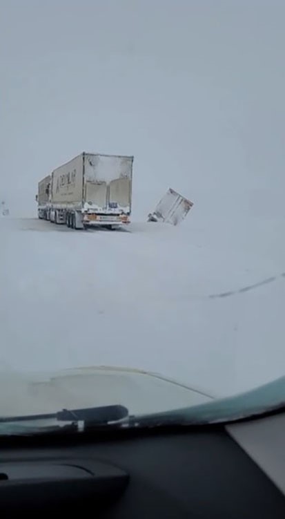 Kars’ta kar, kazaları beraberinde getirdi
