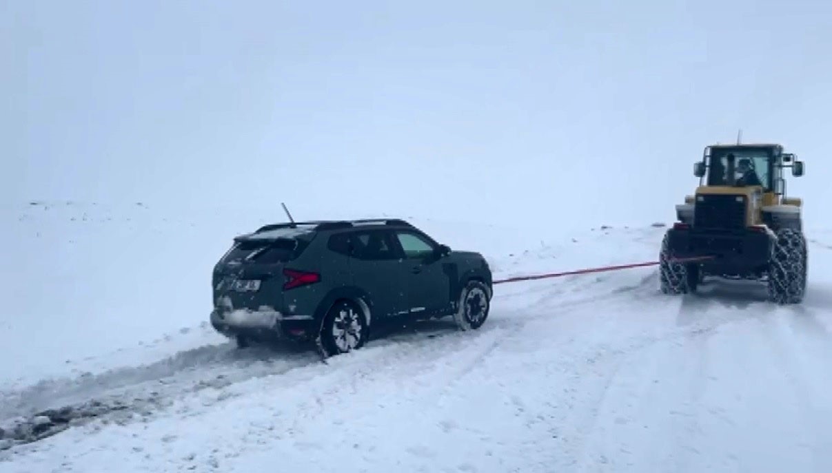 Kars’ta kar ve tipi geçit vermiyor
