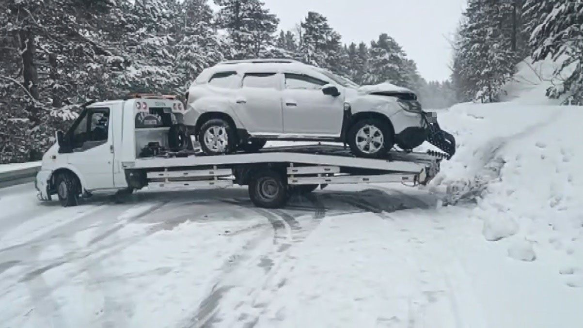 Kars’ta kar yağışı kazaya neden oldu:  Kazda 1 kişi yaralandı

