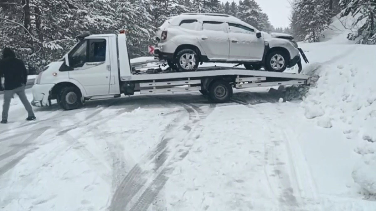 Kars’ta kar yağışı kazaya neden oldu:  Kazda 1 kişi yaralandı
