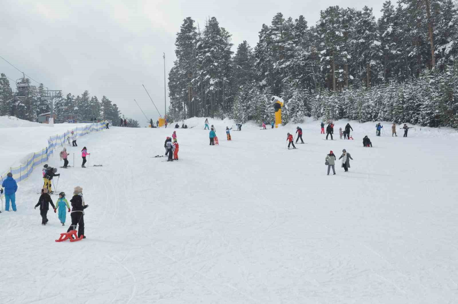 Kars’ta kayağını kapan Sarıkamış’a koştu
