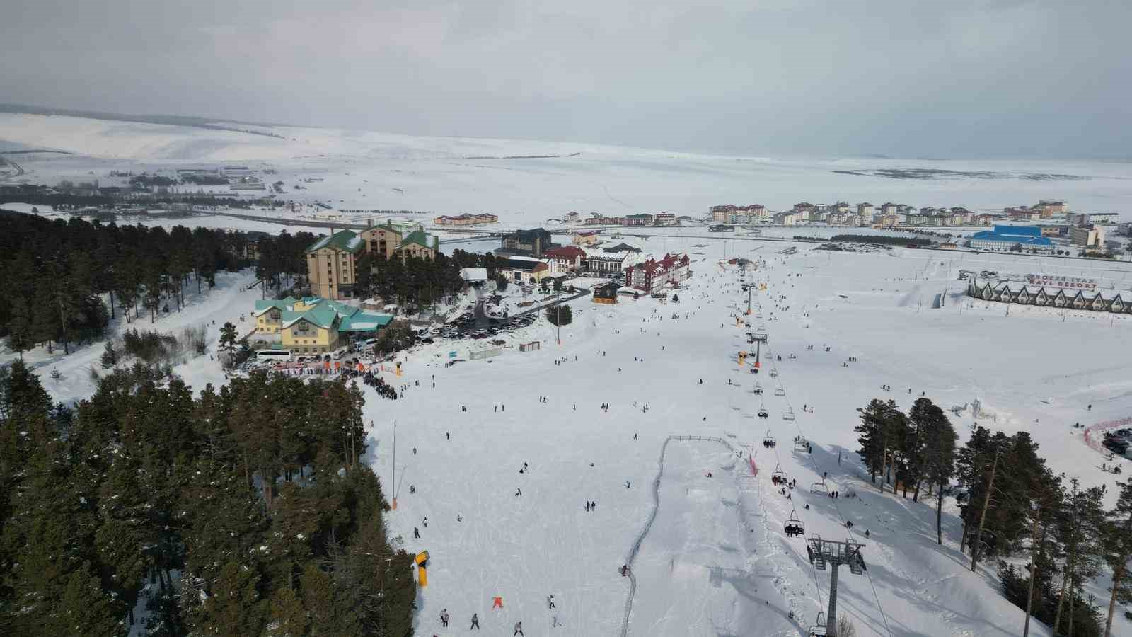 Kars’ta kayağını kapan Sarıkamış’a koştu
