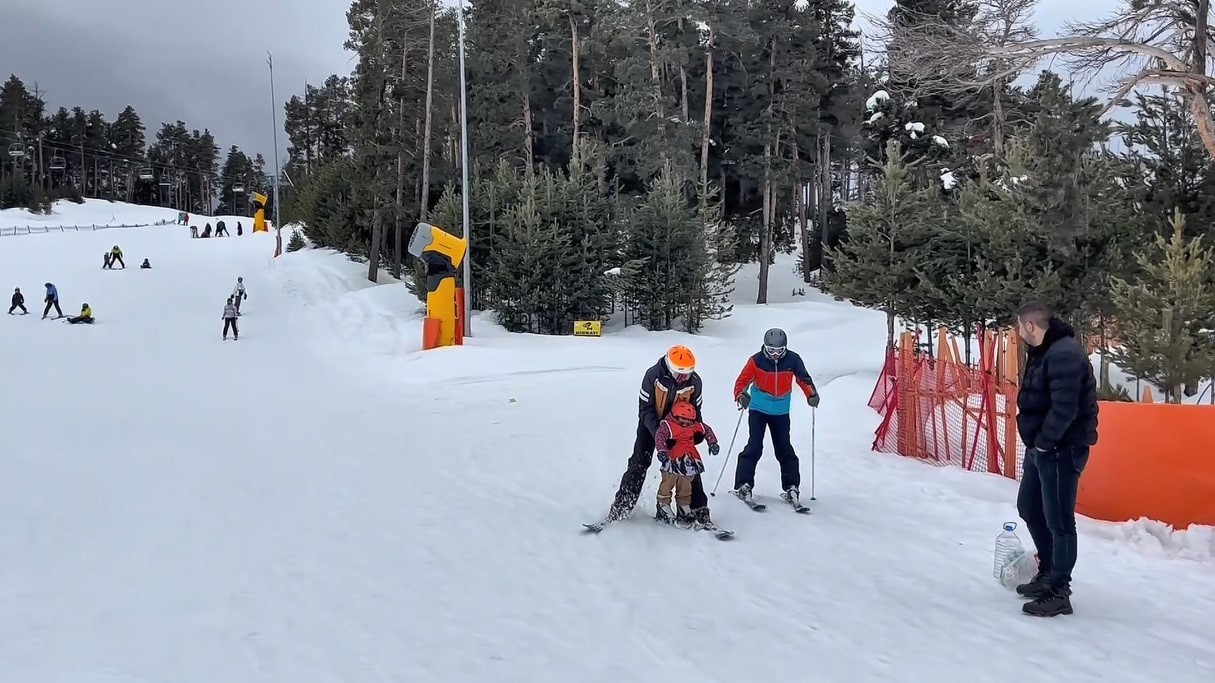 Kars’ta kayak merkezinde bayram yoğunluğu

