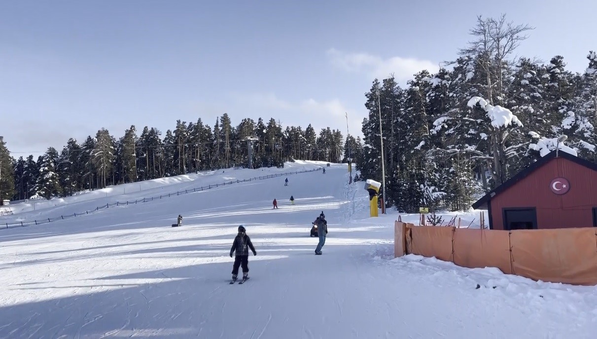 Kars’ta kayak sezonu Nisan’a uzadı
