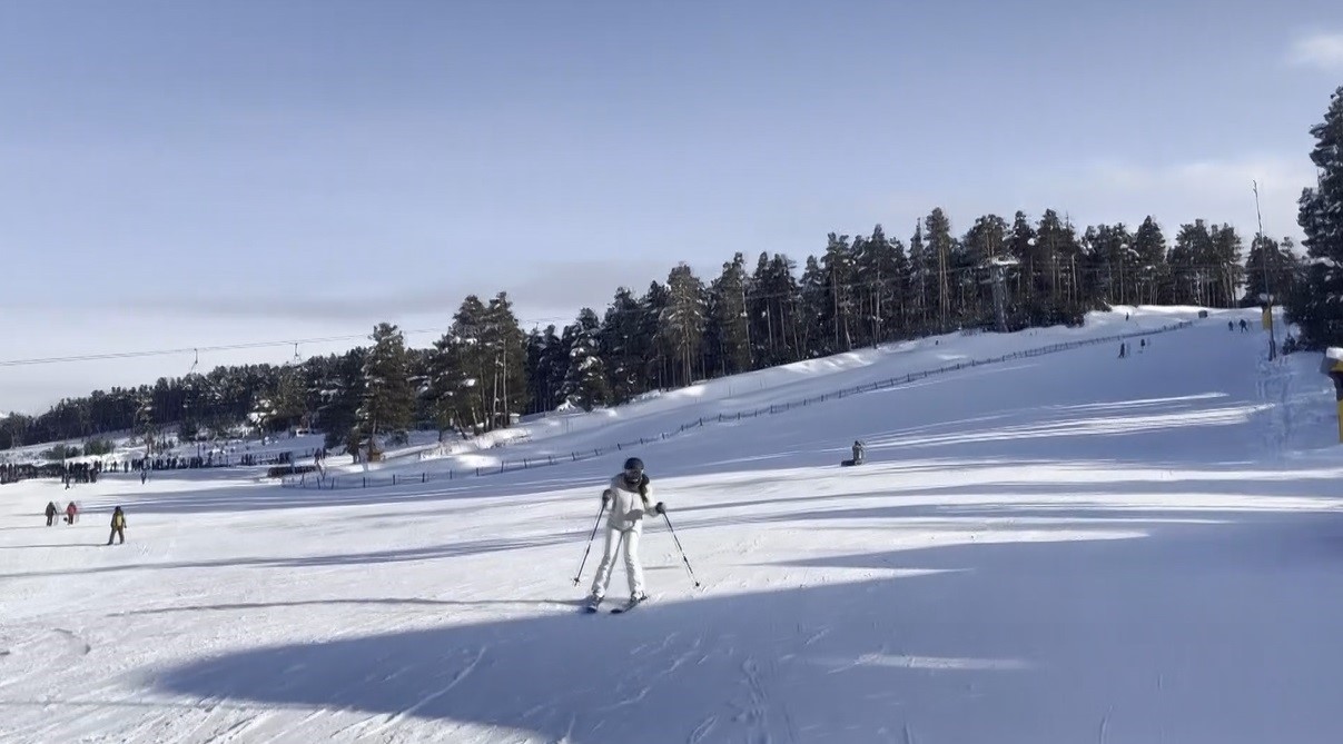 Kars’ta kayak sezonu Nisan’a uzadı
