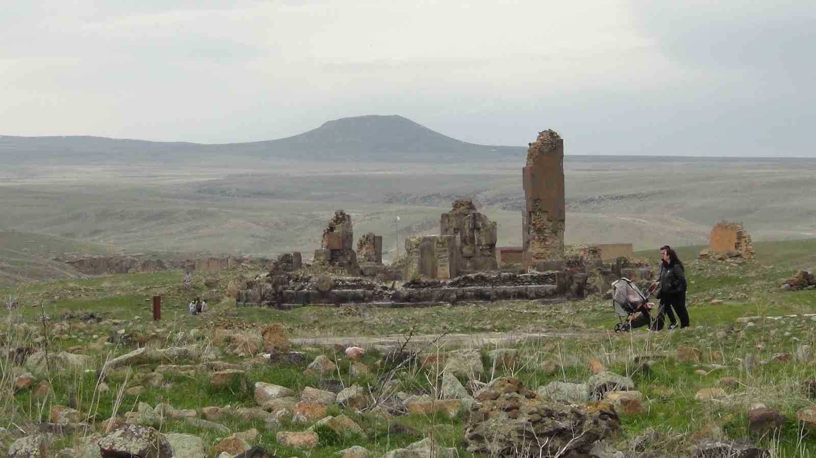 Kars’ta kırk kapılı şehir Ani’ye yoğun ilgi: 4 ayda 50 bin ziyaretçi
