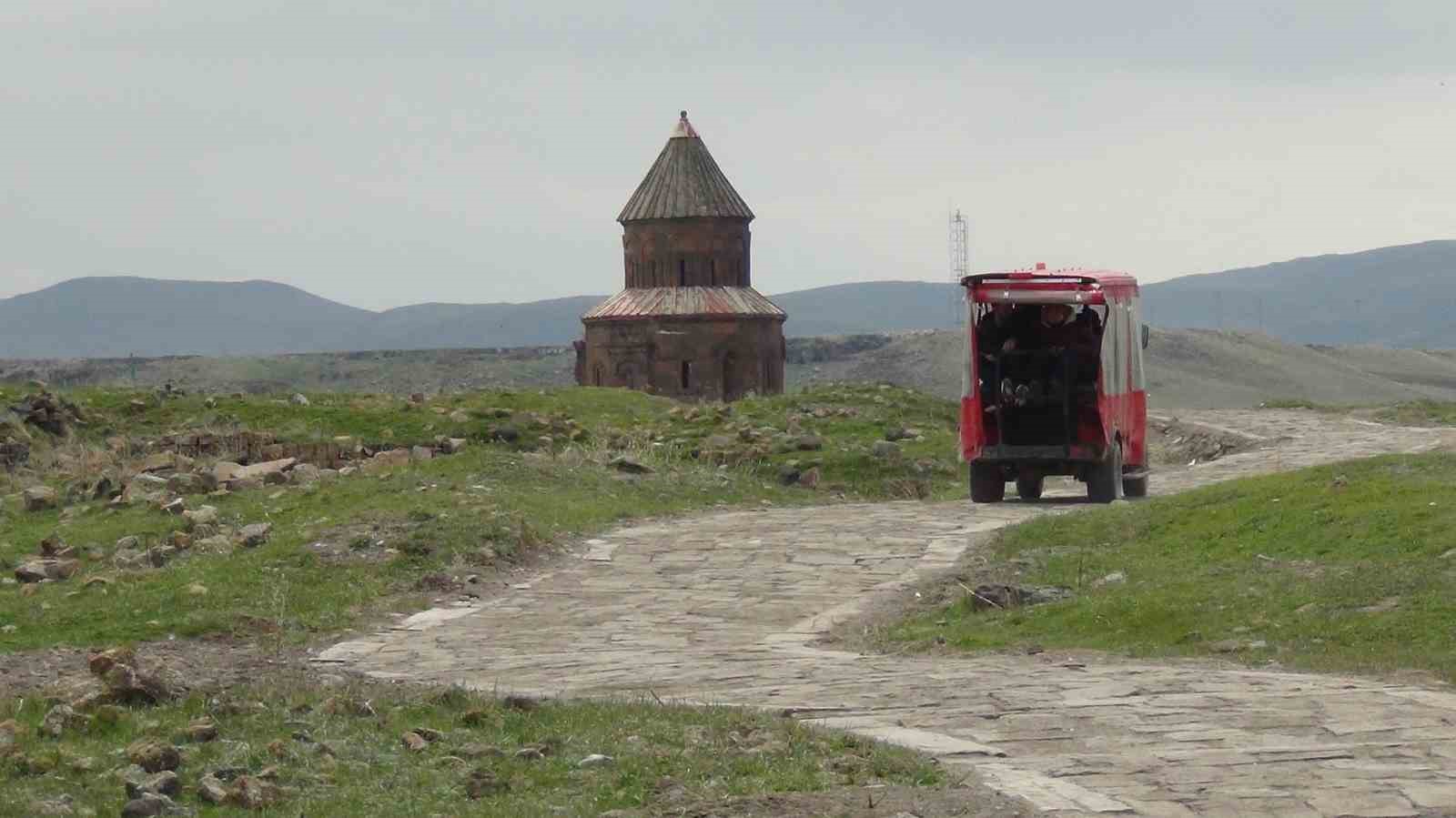 Kars’ta kırk kapılı şehir Ani’ye yoğun ilgi: 4 ayda 50 bin ziyaretçi
