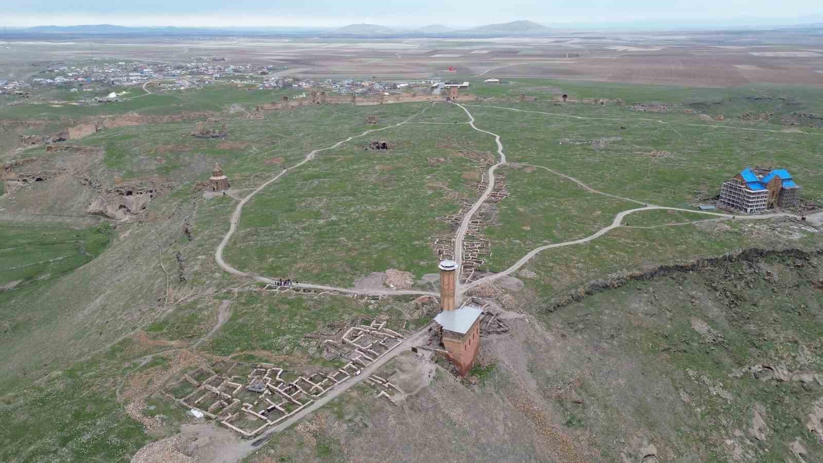 Kars’ta kırk kapılı şehir Ani’ye yoğun ilgi: 4 ayda 50 bin ziyaretçi
