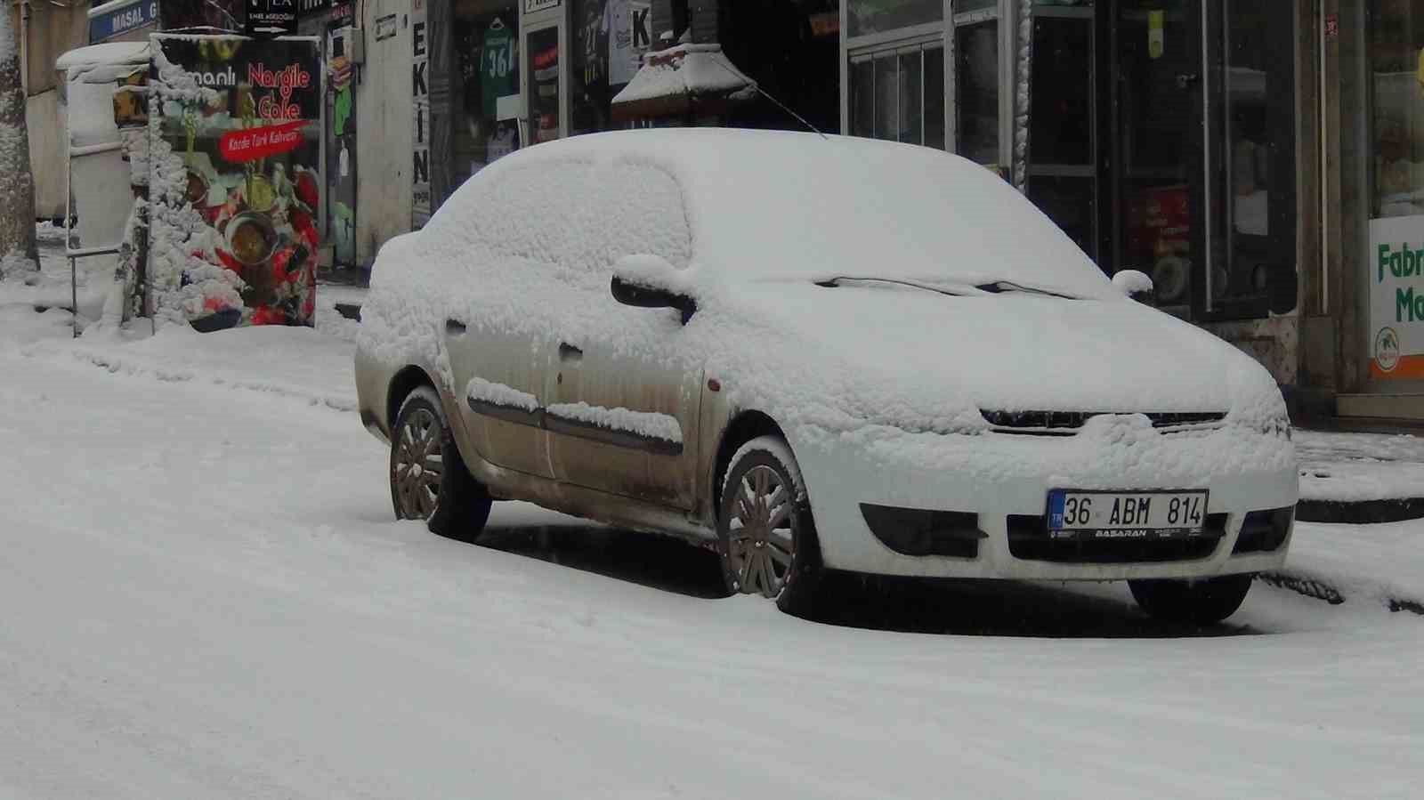 Kars’ta Mart ayında yağan kar, kenti yeniden beyaza bürüdü
