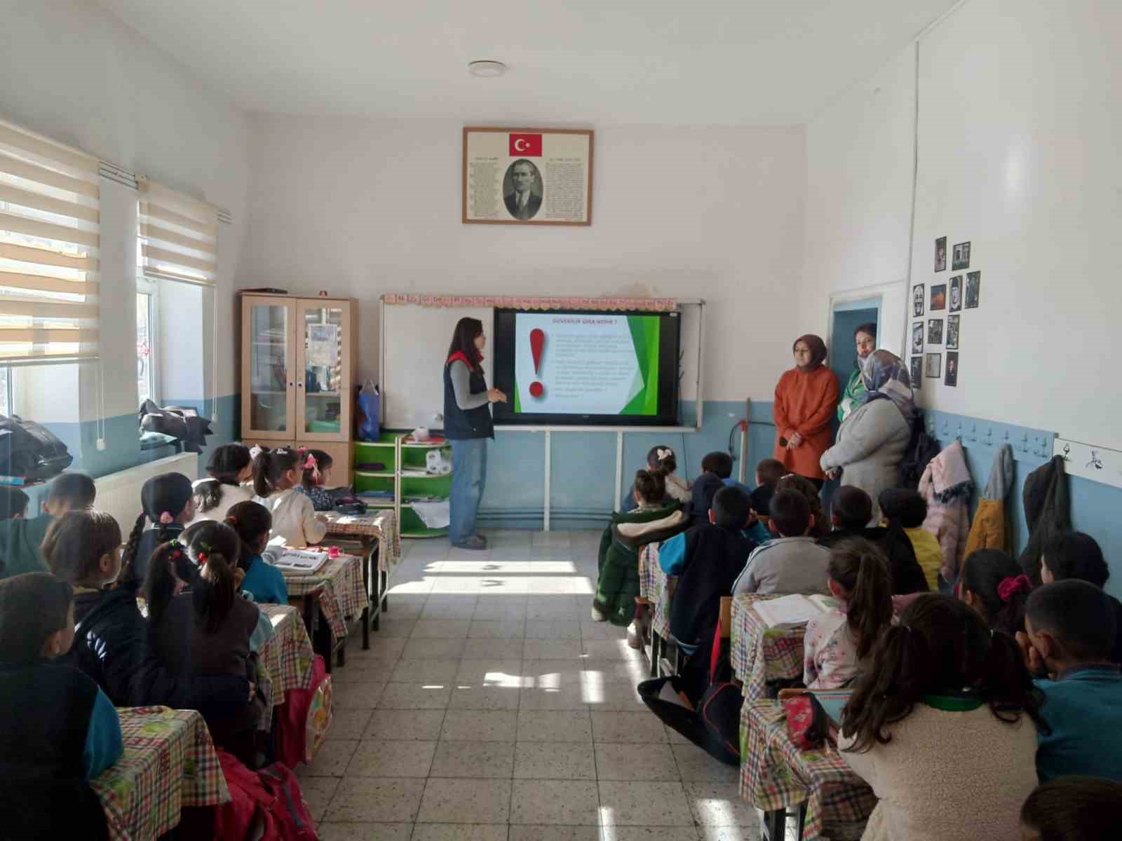 Kars’ta öğrencilere gıda güvenilirliği ve israfla mücadele eğitimi
