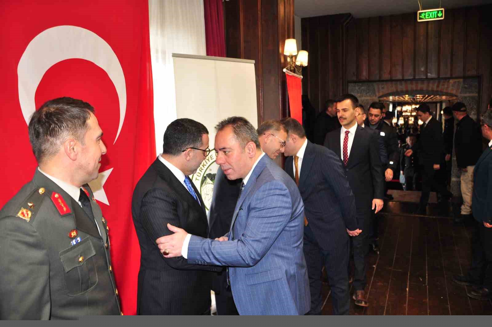 Kars’ta protokol üyeleri bayramlaştı
