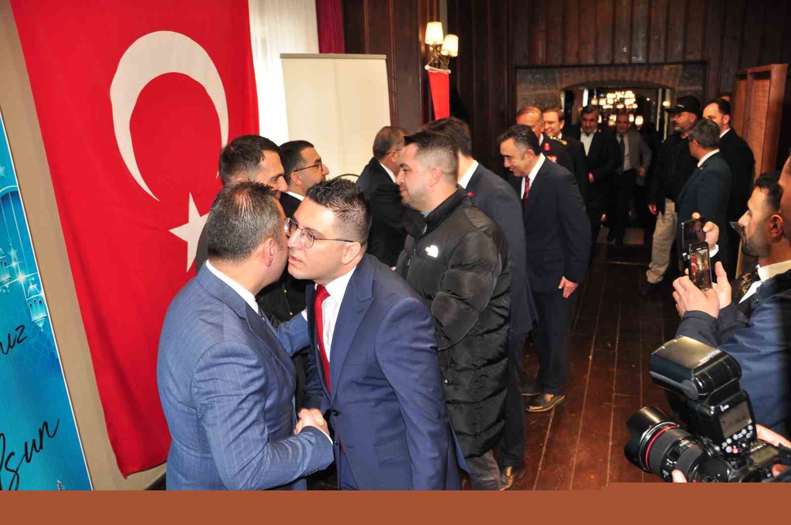 Kars’ta protokol üyeleri bayramlaştı
