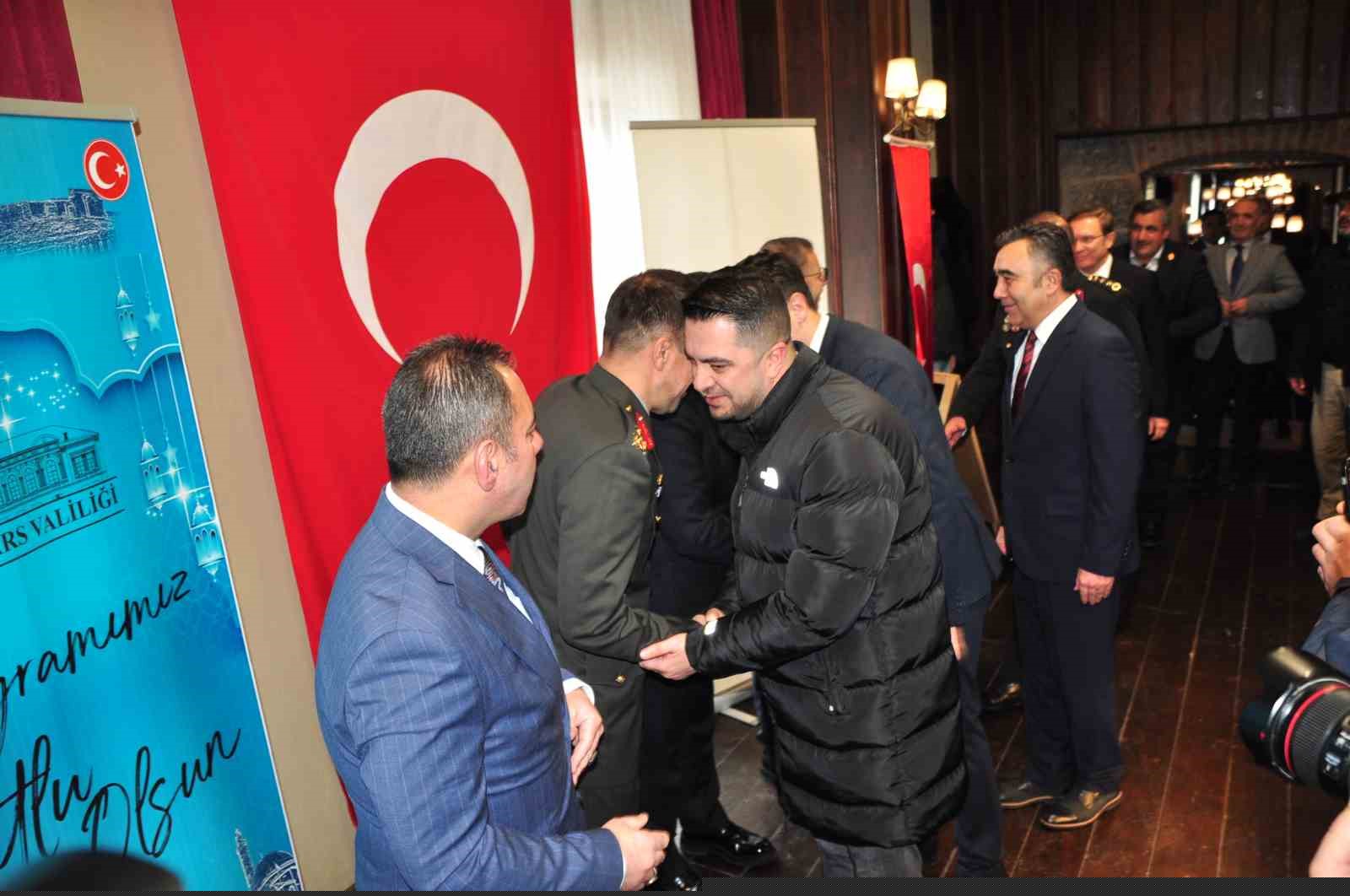 Kars’ta protokol üyeleri bayramlaştı
