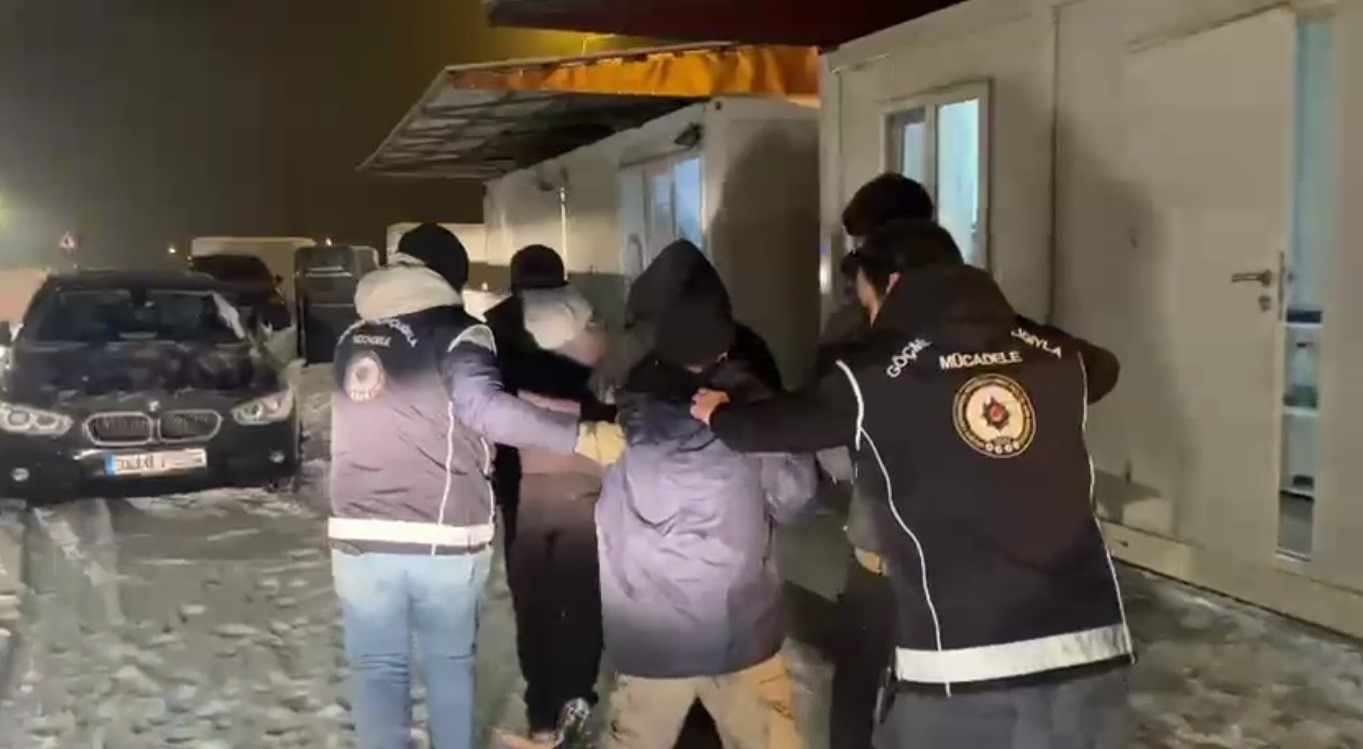 Kars’ta saman balyaları arasından kaçak göçmen çıktı: 1 tutuklama
