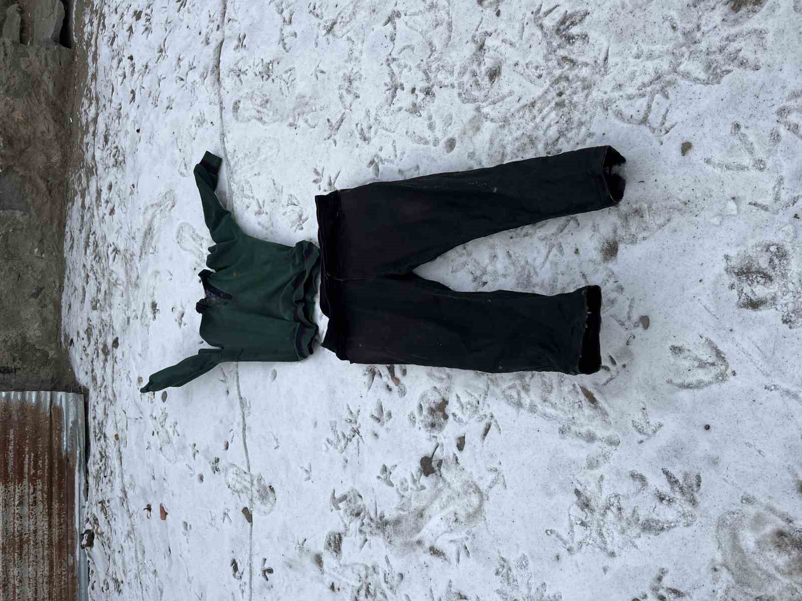 Kars’ta Sibirya soğukları: Dışarıya asılan çamaşırlar dakikalar içinde dondu
