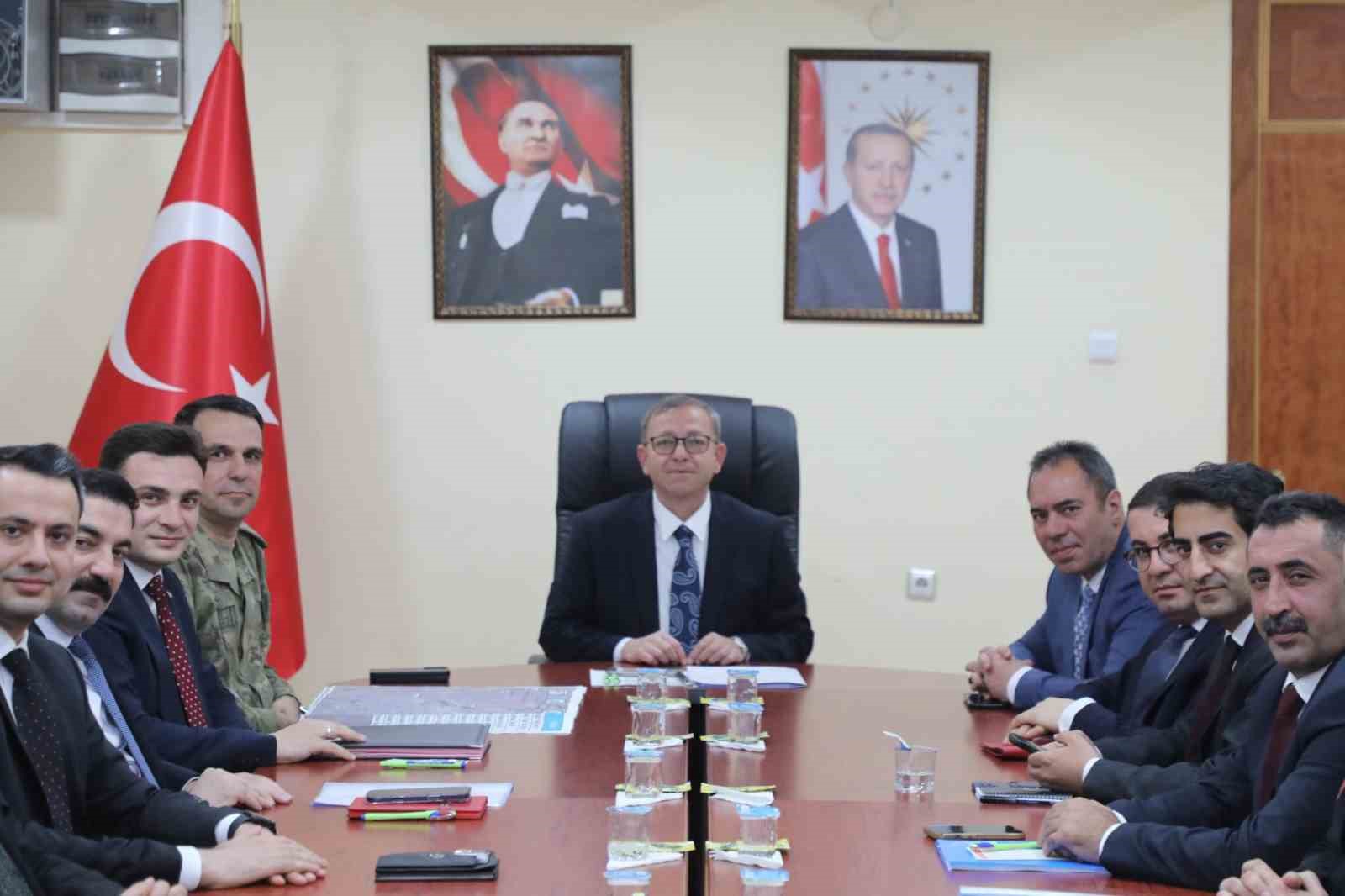 Kars’ta sığınaklar masaya yatırıldı: Koordinasyon toplantısı gerçekleştirildi
