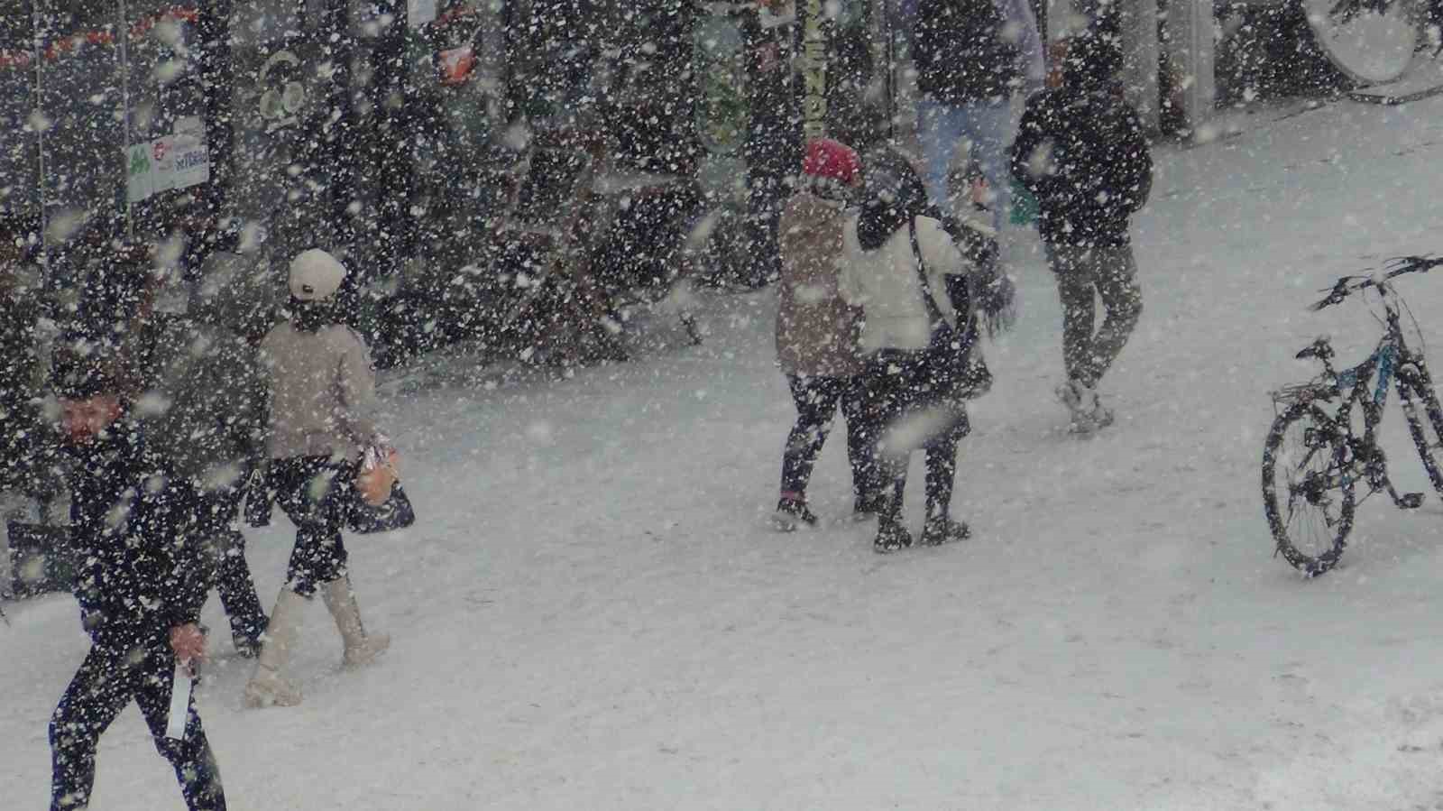 Kars’ta son 15 yılın en yoğun kışı yaşanıyor
