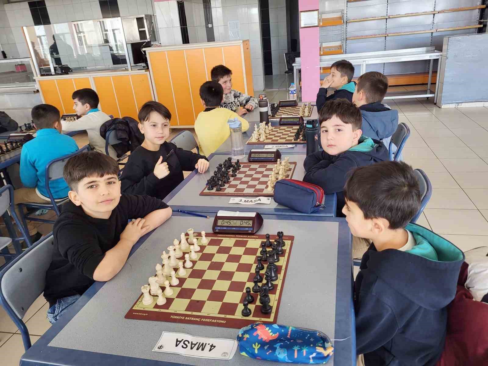 Kars’ta strateji ve hamle günü: Okul Sporları Satranç Turnuvası sona erdi
