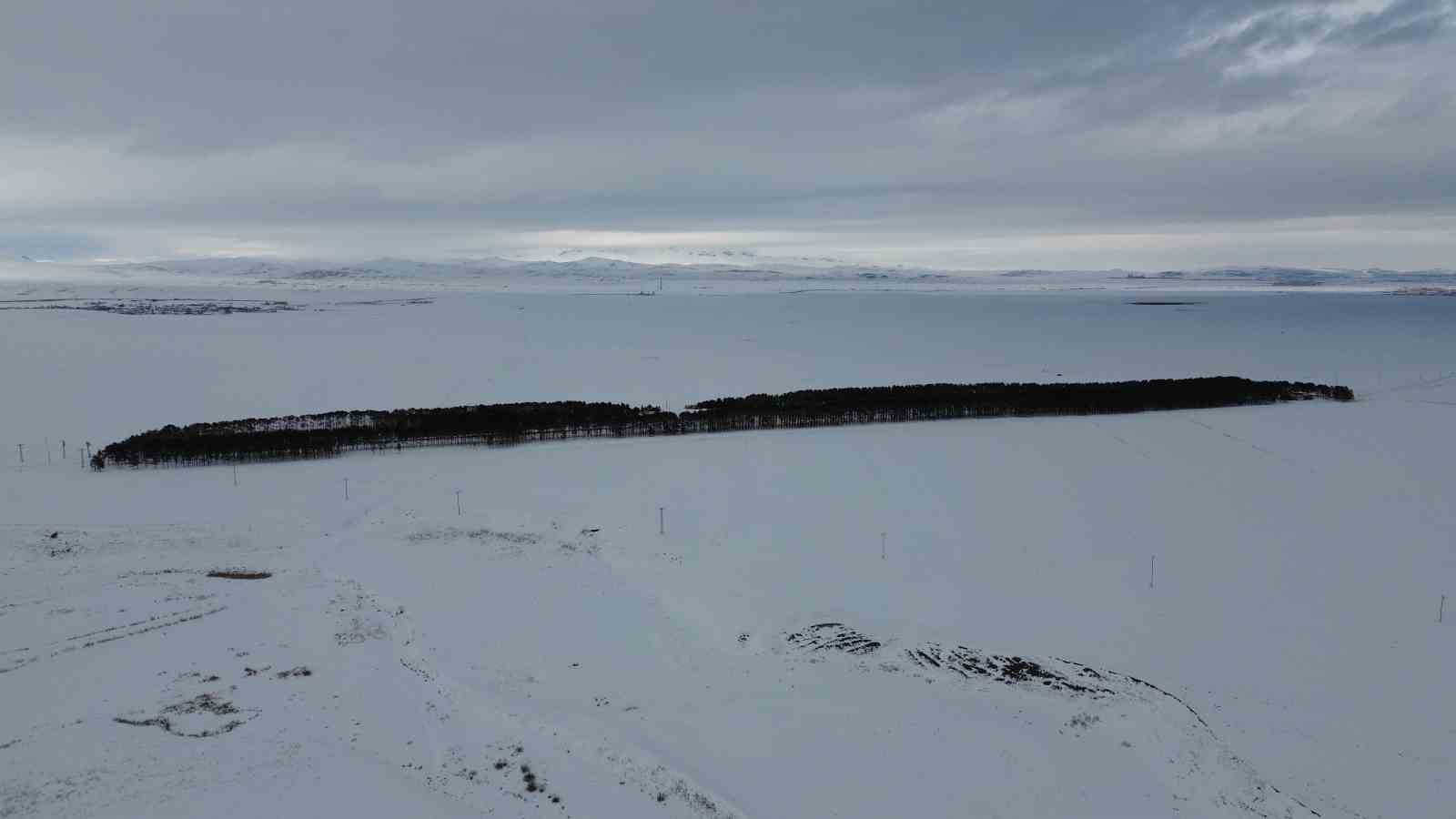 Kars’ta tarihi istasyonda kış masalı
