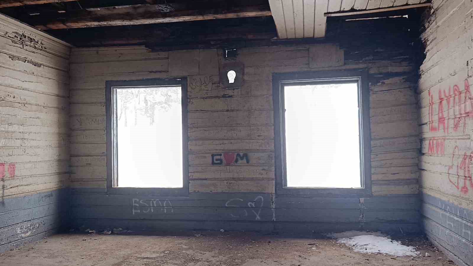 Kars’ta tarihin sessiz çığlığı: Sarıkamış’taki asırlık Rus köşkü yok oluyor
Kars’ta tarihin sessiz çığlığı: Sarıkamış’taki asırlık Rus köşkü yok oluyor