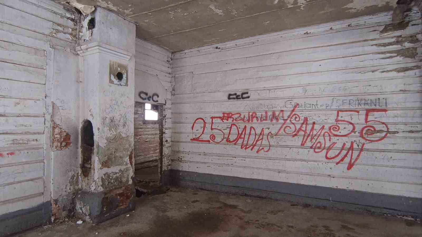 Kars’ta tarihin sessiz çığlığı: Sarıkamış’taki asırlık Rus köşkü yok oluyor
Kars’ta tarihin sessiz çığlığı: Sarıkamış’taki asırlık Rus köşkü yok oluyor