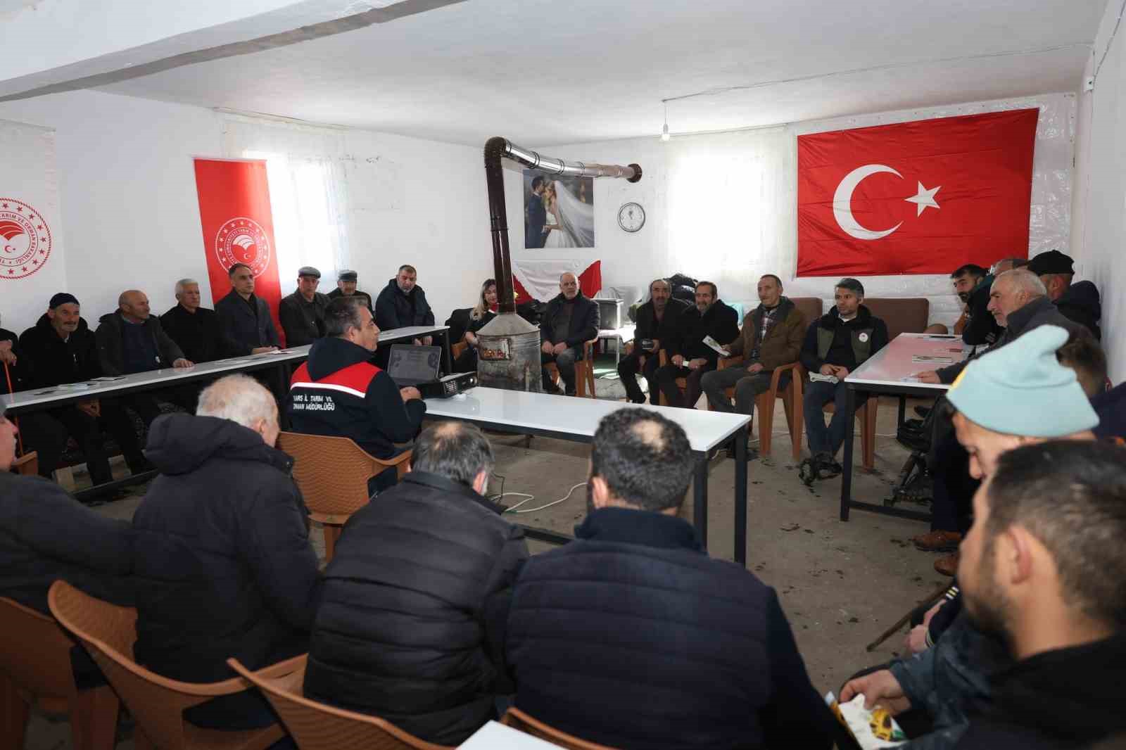 Kars’ta Tarım ve Orman Müdürlüğü üreticilerle buluşmayı sürdürüyor

