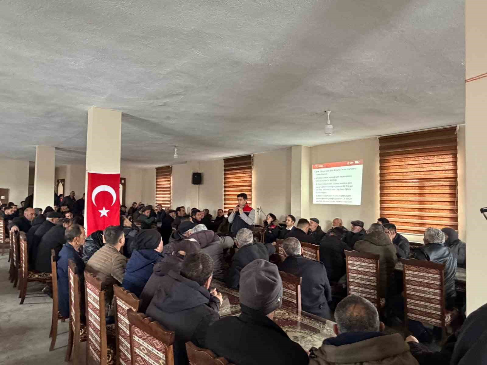 Kars’ta üreticilere bitki koruma eğitimi
Kars’ta üreticilere bitki koruma eğitimi