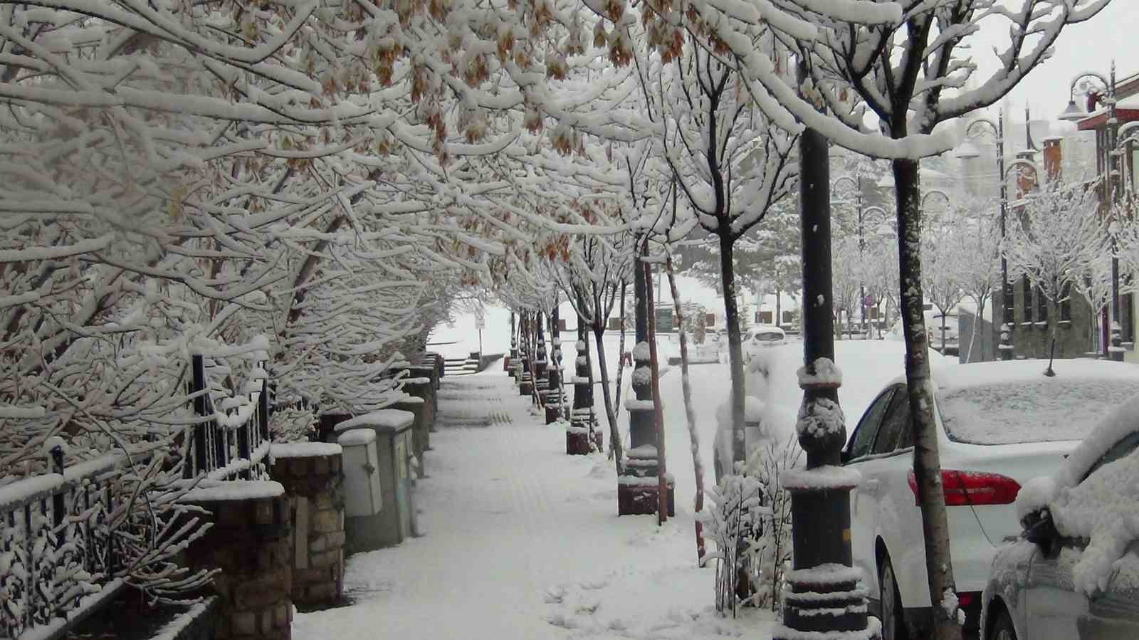 Kars’ta yer gök beyaz: Kar kalınlığı 30 santimi aştı
