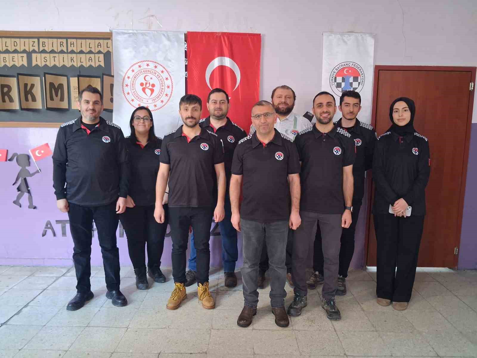 Kars’ta Yeşilay Haftası’na özel satranç turnuvası yoğun ilgi gördü
Kars’ta Yeşilay Haftası’na özel satranç turnuvası yoğun ilgi gördü