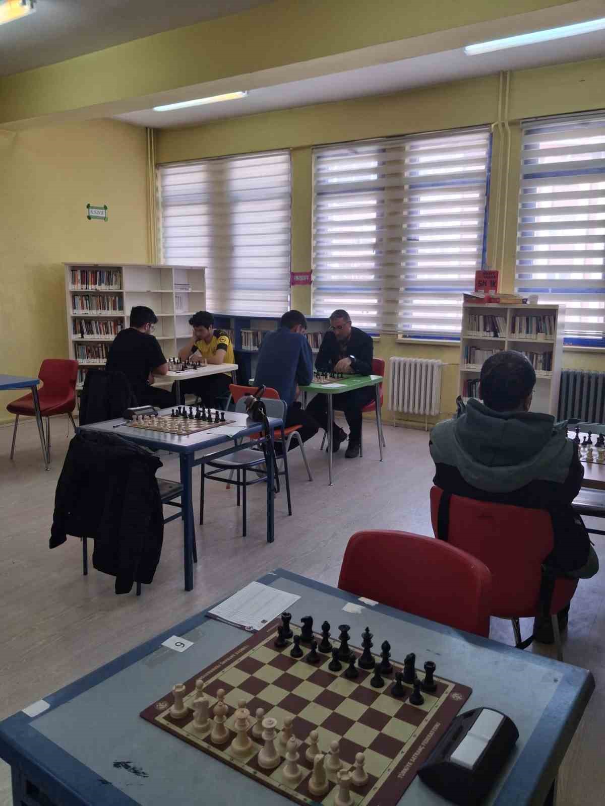 Kars’ta Yeşilay Haftası’na özel satranç turnuvası yoğun ilgi gördü
Kars’ta Yeşilay Haftası’na özel satranç turnuvası yoğun ilgi gördü